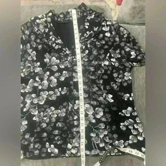 Style & Co. Floral Ruffle Floral Black and White Button-Front Blouse - Size 2X - Picture 6 of 7